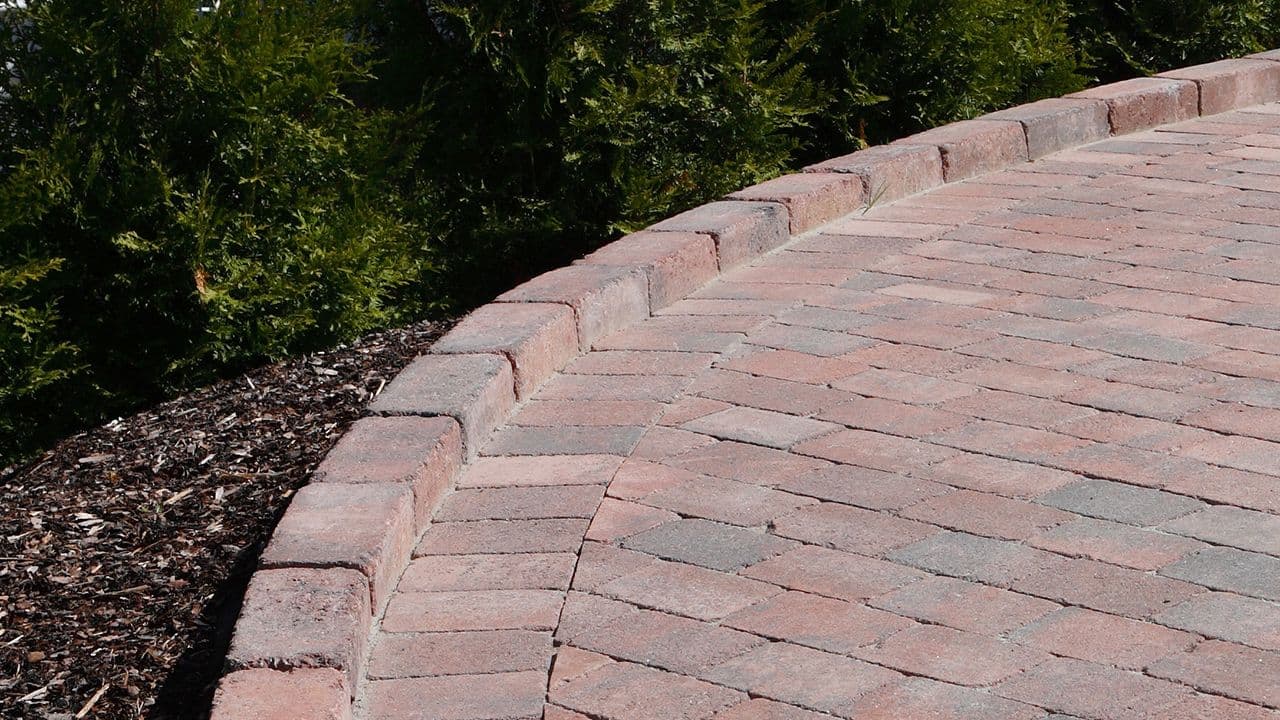 Nå skal belegningsstein legges i runde og organiske former.