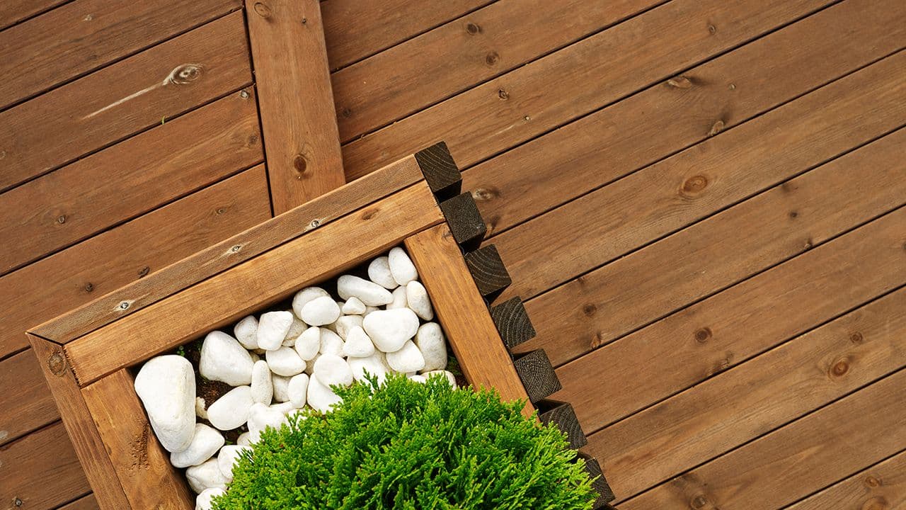 Concise terrassebord fra Talgø beiset med MøreRoyal terrasseolje Ekslusiv i brun.