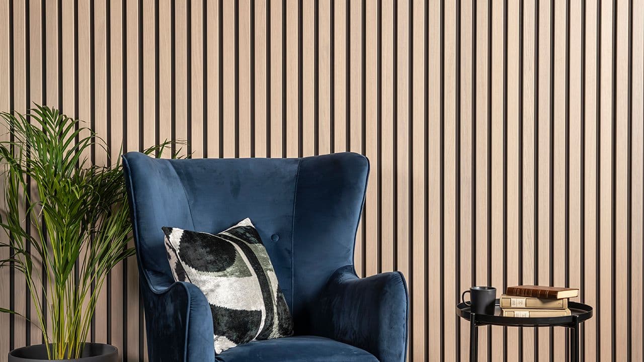 Spilevegg inne i stue.