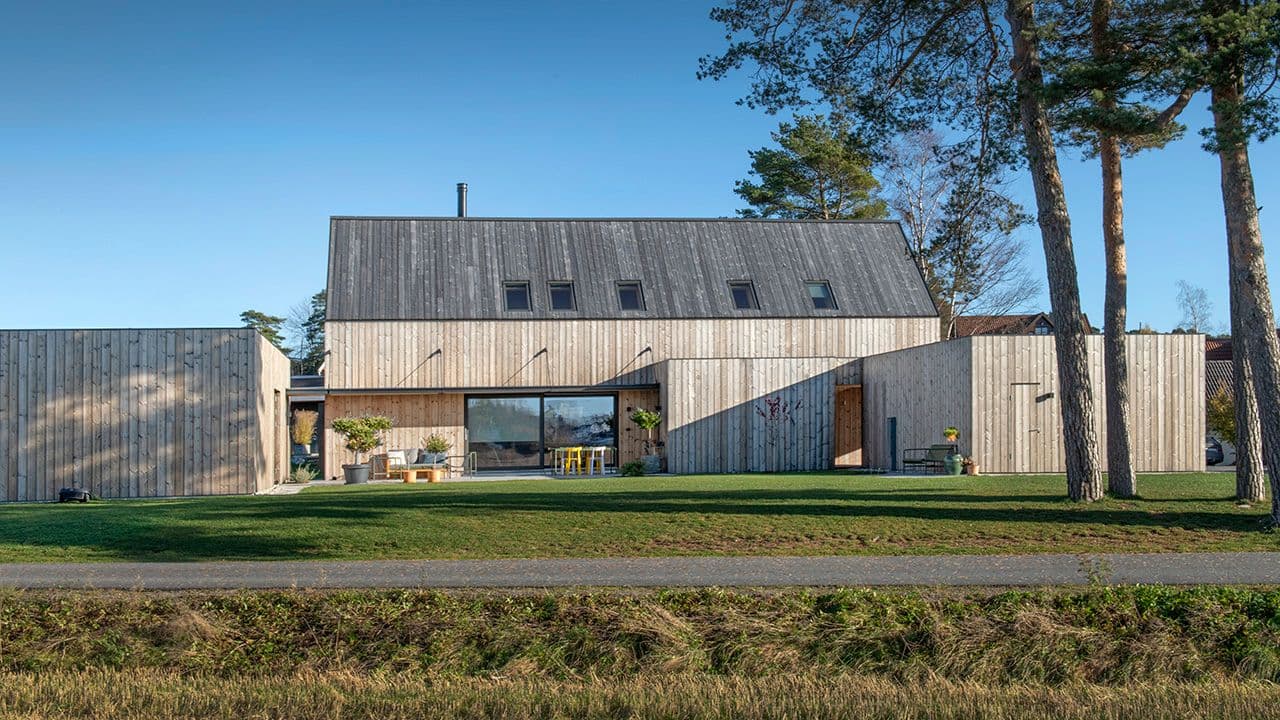 Moderne hus med malmfuru kledning fra Hasås.